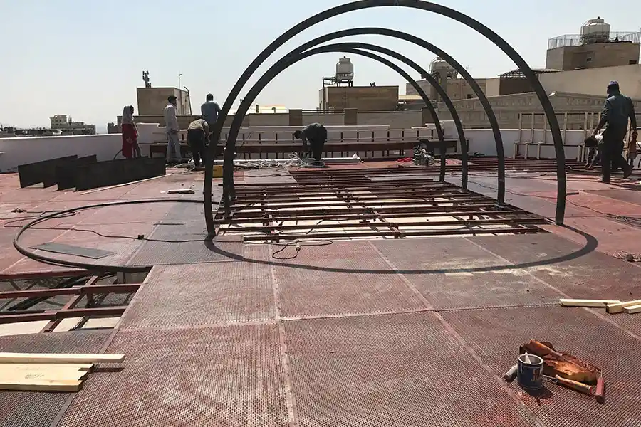 مراحل طراحی و اجرا در پشت بام روف گاردن در اندرزگو