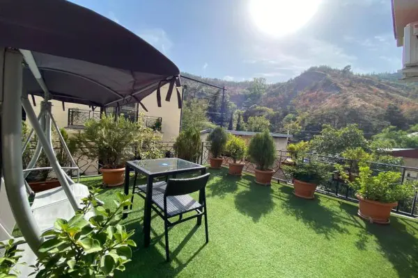 طراحی بالکن با گل